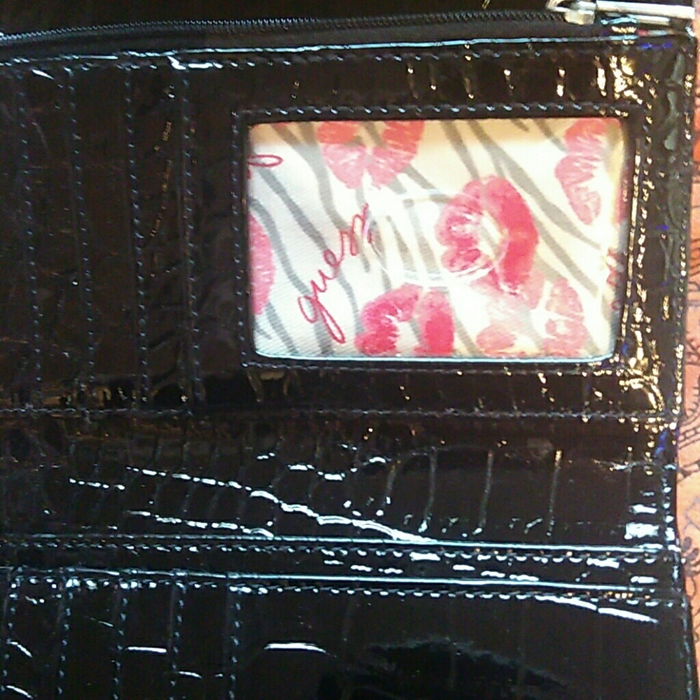 Guess Wallet - Picture 3 of 5